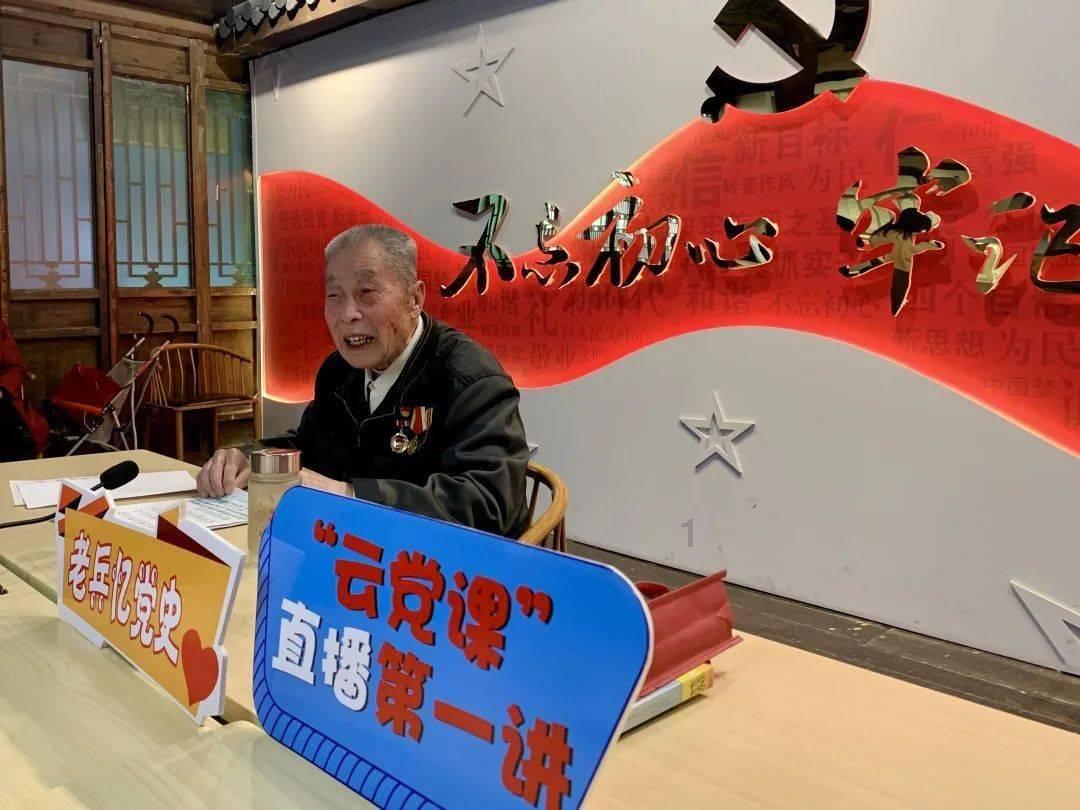救援摄影师男孩